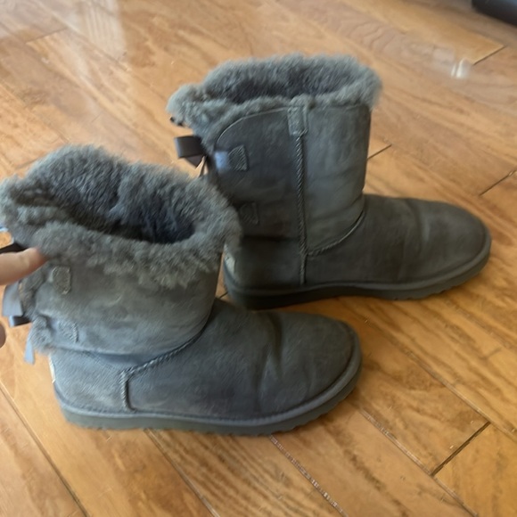 Women’s UGG Bailey Bow II size 7 - Picture 2 of 5